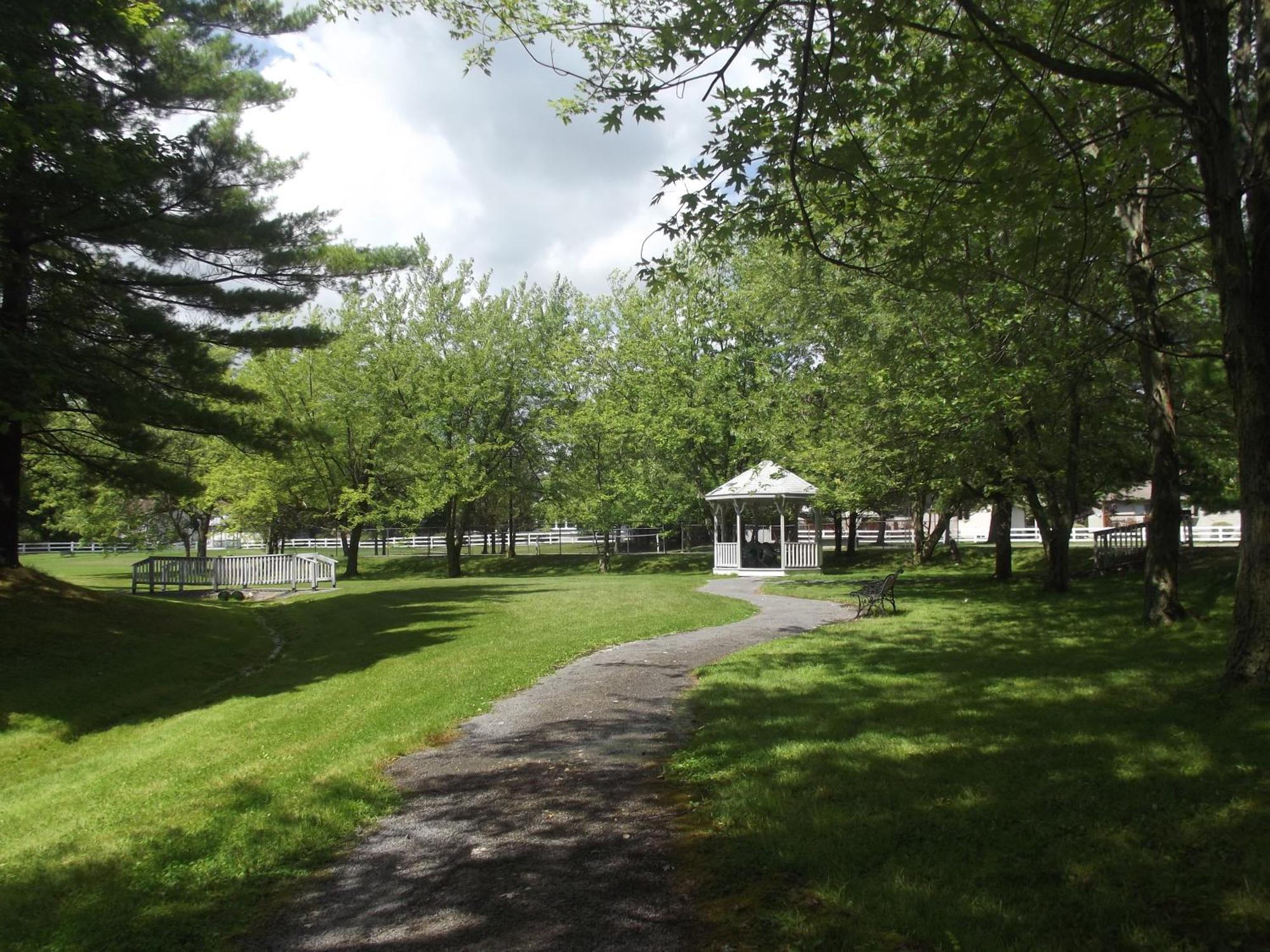 Colonial Resort-1000Islands Gananoque Exterior photo